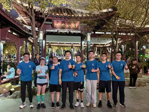 夜跑合影.jpg